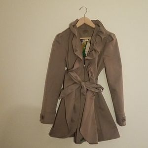 Beige ruffled zip trench